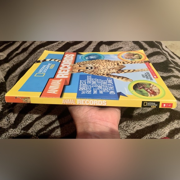 National Geographic Kids Animal Records Book - Picture 3 of 6